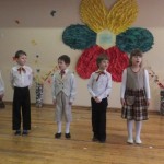 Grupės „Ąžuoliukai“ vaikai  dainuoja dainą ,,Ar jūs žinojote, ar ne?".